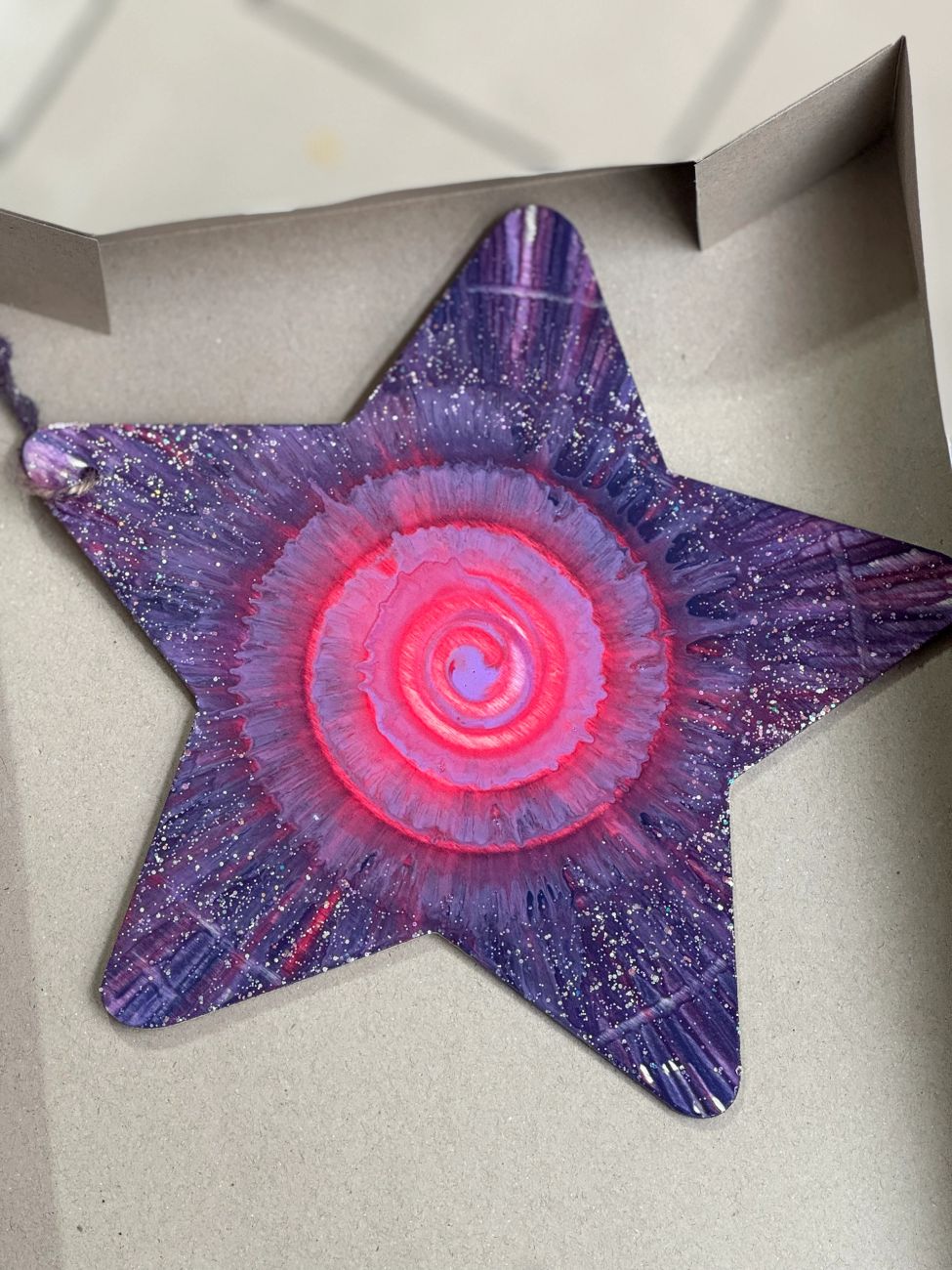 A finished purple spin-art star