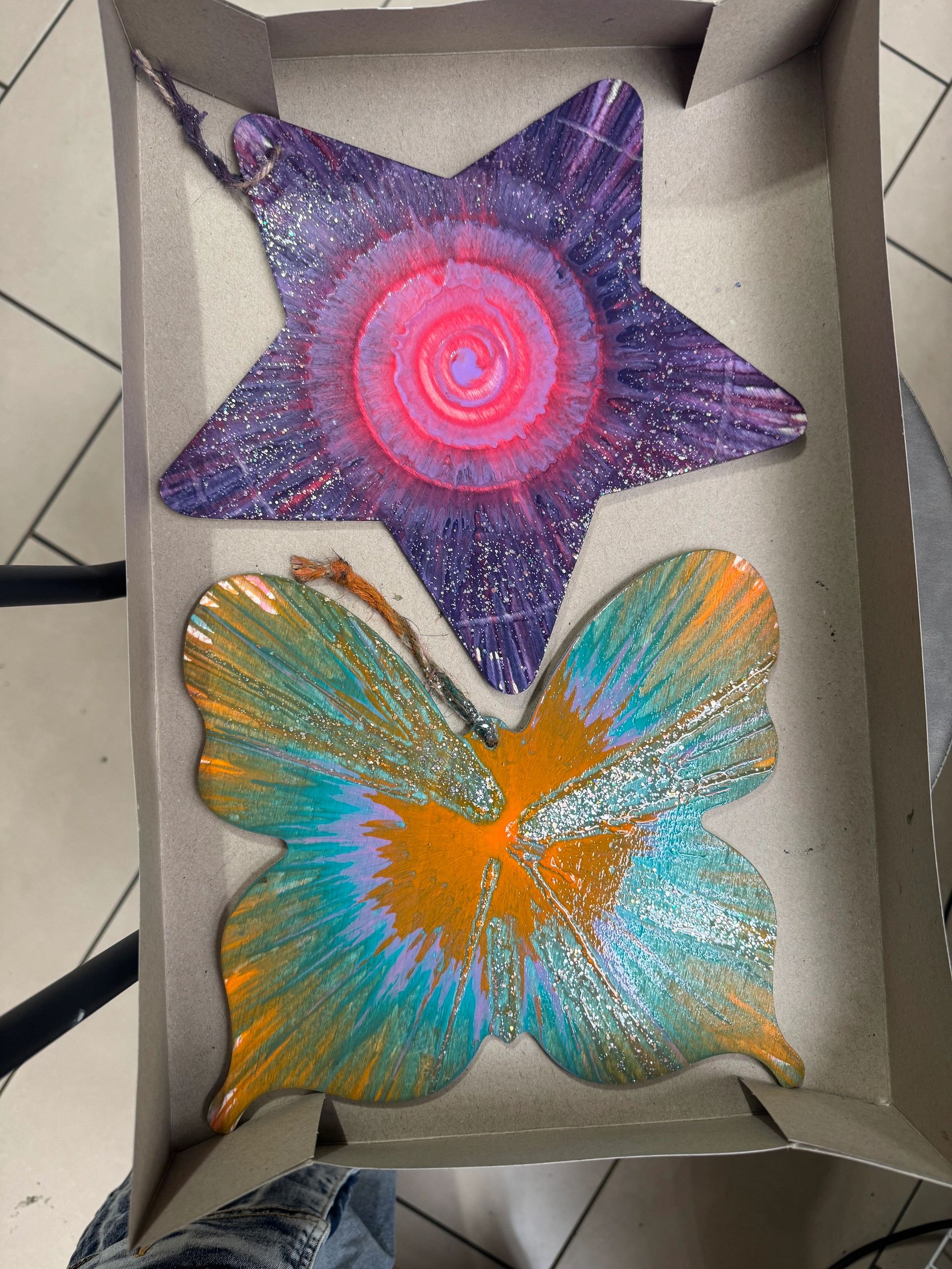 Finished spin-art shapes